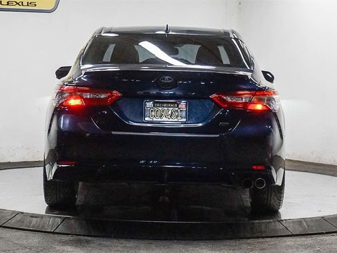 Used 2019 Toyota Camry SE image 3