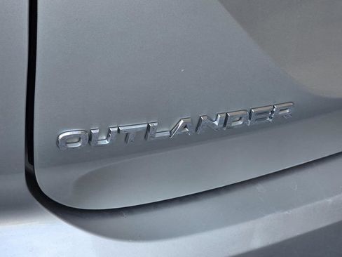 Used 2024 Mitsubishi Outlander SE FWD image 35