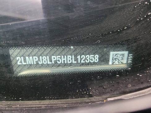 Used 2017 Lincoln MKX Reserve w/ Driver Assistance Package image 33