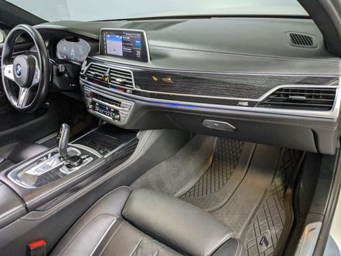 Used 2022 BMW 750i xDrive w/ Executive Package AWD/4WD image 28