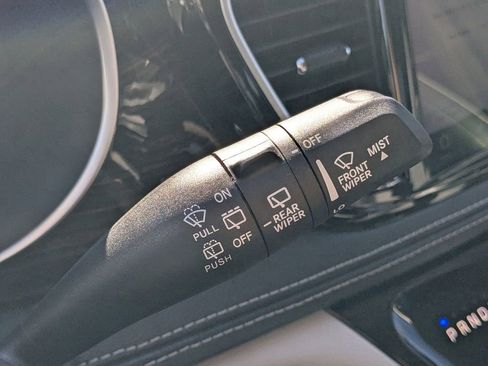 Used 2023 Chrysler Pacifica Limited image 30