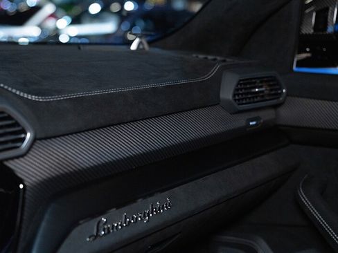 Used 2023 Lamborghini Urus Performante AWD/4WD image 19