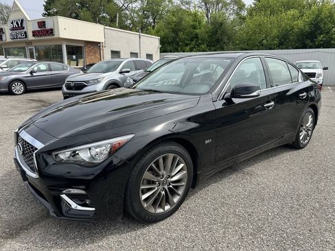 Used 2019 INFINITI Q50 Luxe w/ Essential Package (3.0T Luxe) AWD/4WD image 3