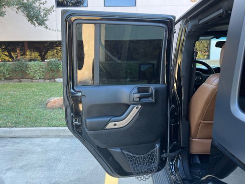 Used 2017 Jeep Wrangler 75th Anniversary image 31