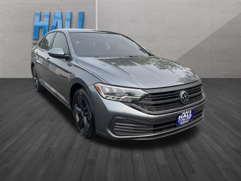 Certified 2024 Volkswagen Jetta SE FWD image 8