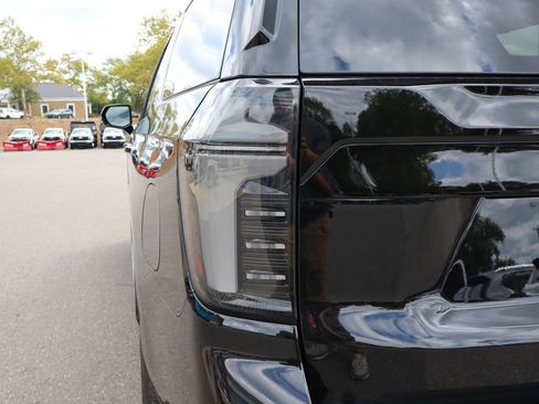 New 2025 Chevrolet Suburban Premier image 36