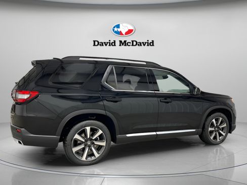 Used 2025 Honda Pilot Touring image 7