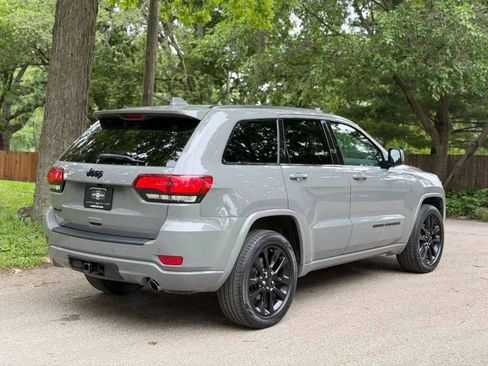 Used 2019 Jeep Grand Cherokee Altitude AWD/4WD image 4