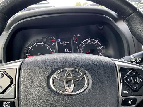 Used 2022 Toyota 4Runner SR5 Premium w/ Moonroof Package AWD/4WD image 34