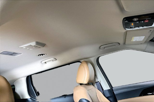 Used 2023 Kia Carnival EX FWD image 27