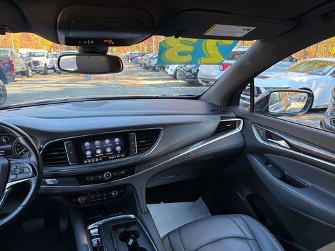 Used 2023 Buick Enclave Essence image 13