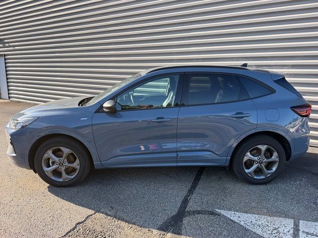 Used 2024 Ford Escape ST-Line w/ Tech Pack #1 AWD/4WD image 2