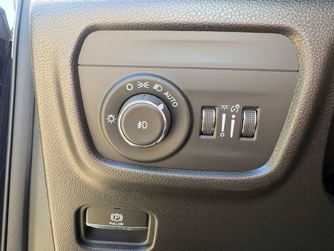 Used 2023 Jeep Grand Cherokee Limited w/ Black Appearance Package AWD/4WD image 18
