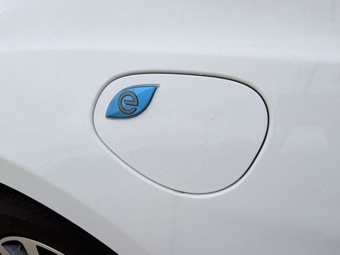 Used 2024 Chrysler Pacifica Limited FWD image 43