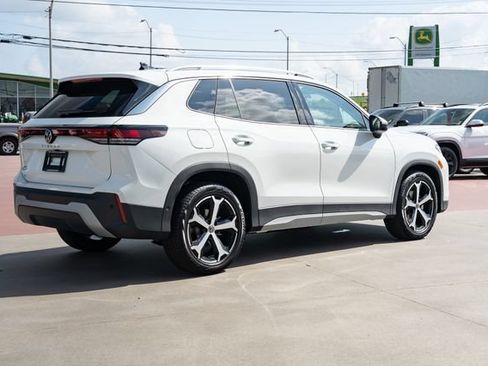 New 2026 Volkswagen Tiguan SE FWD image 6