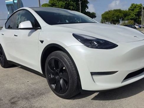 Used 2023 Tesla Model Y Long Range AWD/4WD image 5