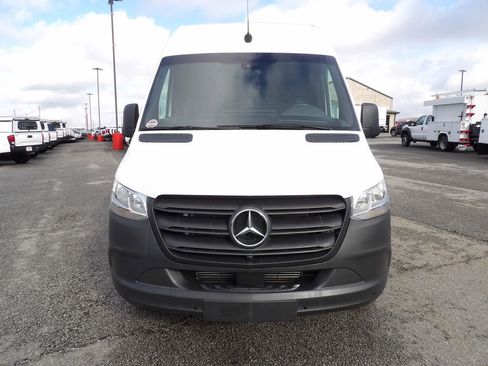 Used 2023 Mercedes-Benz Sprinter 2500 image 12