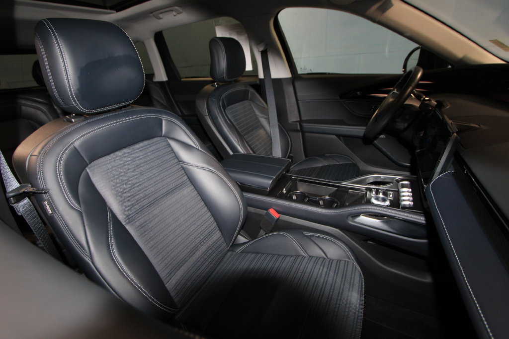 Used 2025 Lincoln Nautilus Reserve AWD/4WD image 28