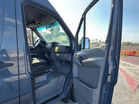 Used 2018 Mercedes-Benz Sprinter 2500 image 11