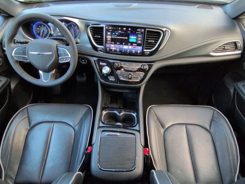 Used 2026 Chrysler Pacifica Limited FWD image 15