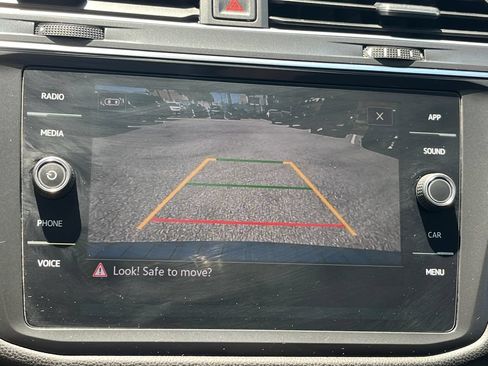 Used 2023 Volkswagen Tiguan SE w/ Panoramic Sunroof Package AWD/4WD image 16