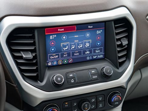 Used 2021 GMC Acadia SLT w/ Technology Package FWD image 22