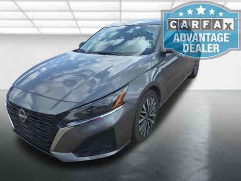 Used 2025 Nissan Altima 2.5 SV FWD image 3
