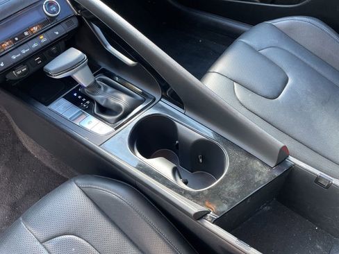 Used 2025 Hyundai Elantra Limited image 9