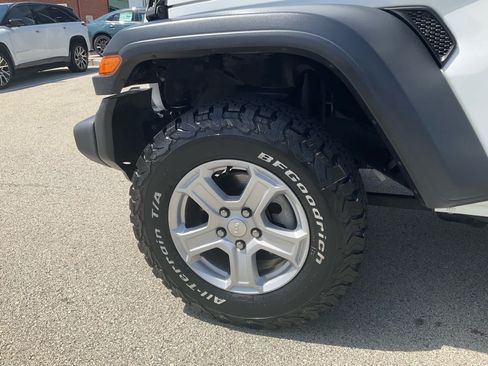 Used 2020 Jeep Wrangler Sport AWD/4WD image 4