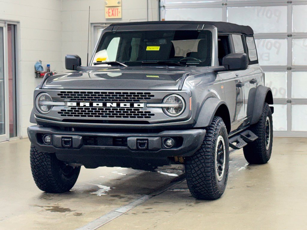 Used 2023 Ford Bronco Badlands w/ Sasquatch Package AWD/4WD image 3