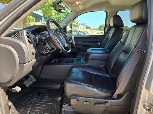 Used 2010 Chevrolet Silverado 3500 LT w/ Interior Plus Package AWD/4WD image 9