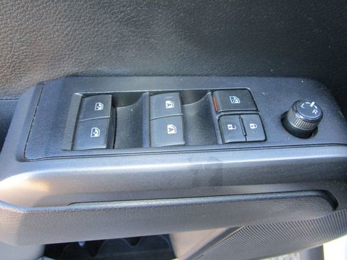 Used 2022 Toyota Tacoma TRD Off-Road image 24