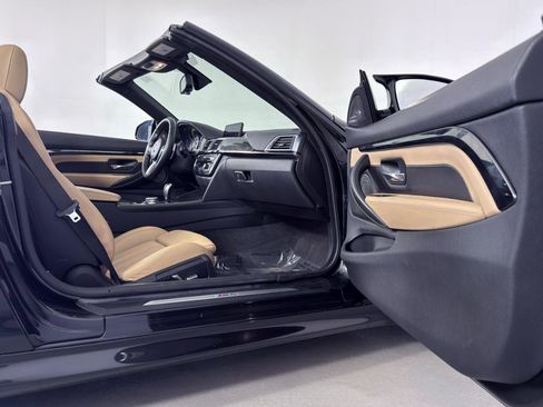 Used 2016 BMW M4 Convertible image 39