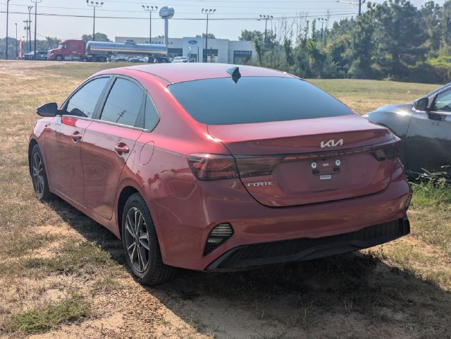 Used 2022 Kia Forte LXS w/ LXS Technology Package FWD image 3