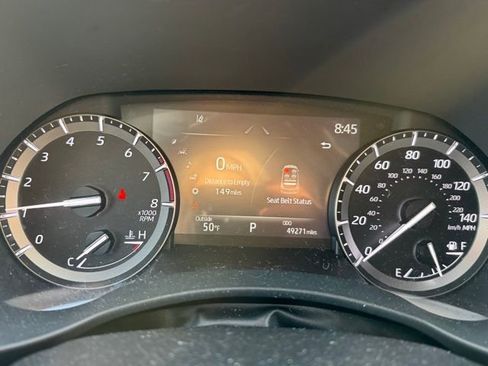 Used 2021 Toyota Highlander XLE image 10