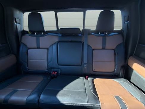 Used 2021 Chevrolet Silverado 3500 High Country image 23