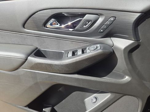 Used 2023 Chevrolet Traverse High Country FWD image 18