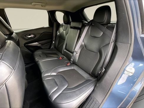 Used 2021 Jeep Cherokee Latitude Plus AWD/4WD image 22