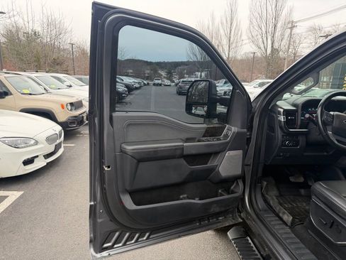 Used 2023 Ford F350 Lariat image 9