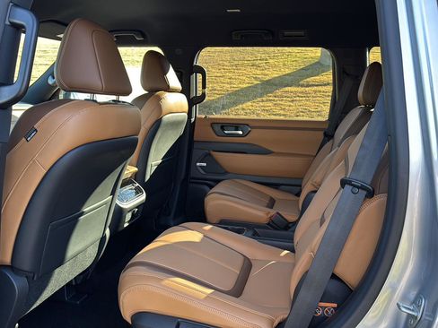 New 2026 Nissan Armada SL w/ Captain's Chari Seat Package RWD image 9