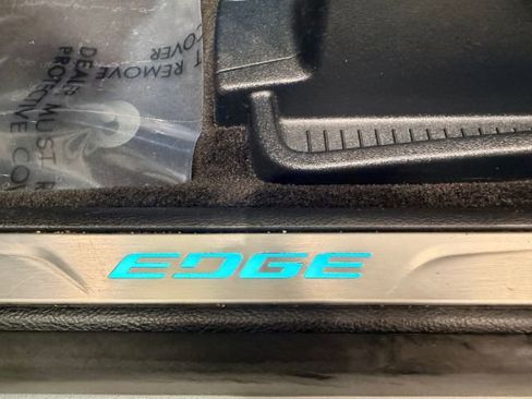 Used 2018 Ford Edge Titanium w/ Technology Package image 22