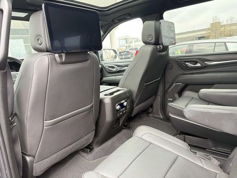 Used 2021 GMC Yukon XL Denali w/ Denali Premium Package image 18