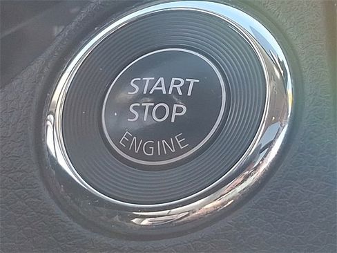 Used 2018 Nissan Rogue SL w/ Premium Package image 24