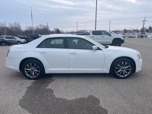 Used 2014 Chrysler 300 S w/ Luxury Group image 6