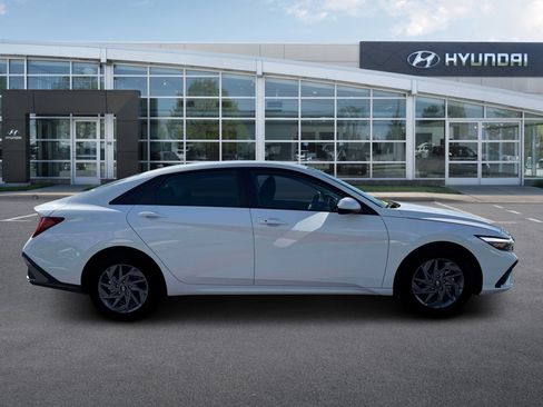 New 2026 Hyundai Elantra Hybrid FWD image 9