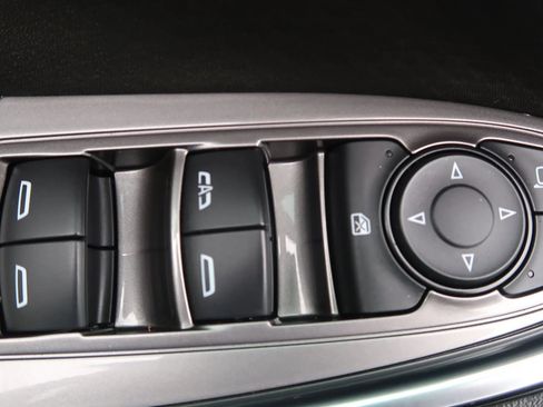 Used 2020 Chevrolet Malibu LT image 28