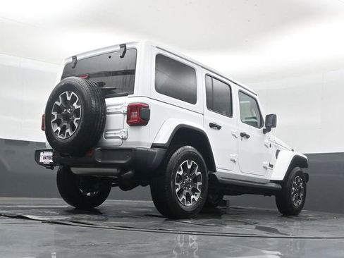 New 2026 Jeep Wrangler Unlimited Sahara AWD/4WD image 38