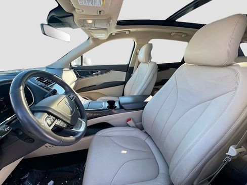 Used 2019 Lincoln Nautilus Reserve image 24