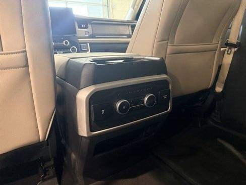 Used 2024 Ford Expedition Limited image 20