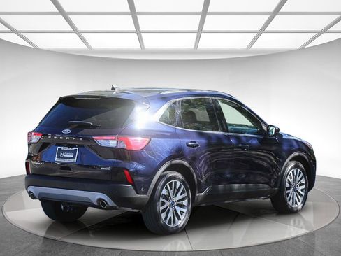 Used 2021 Ford Escape Titanium image 4